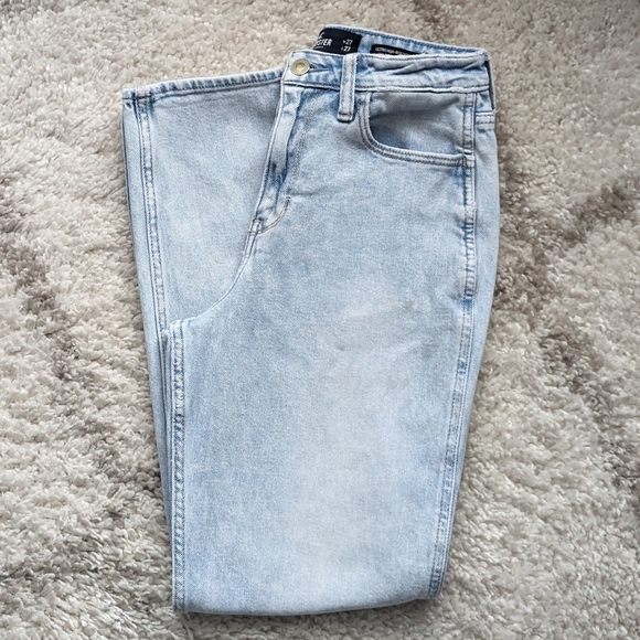 Hollister Ultra High-Rise Mom Jeans - Light Wash - 5R - Picture 3 of 11